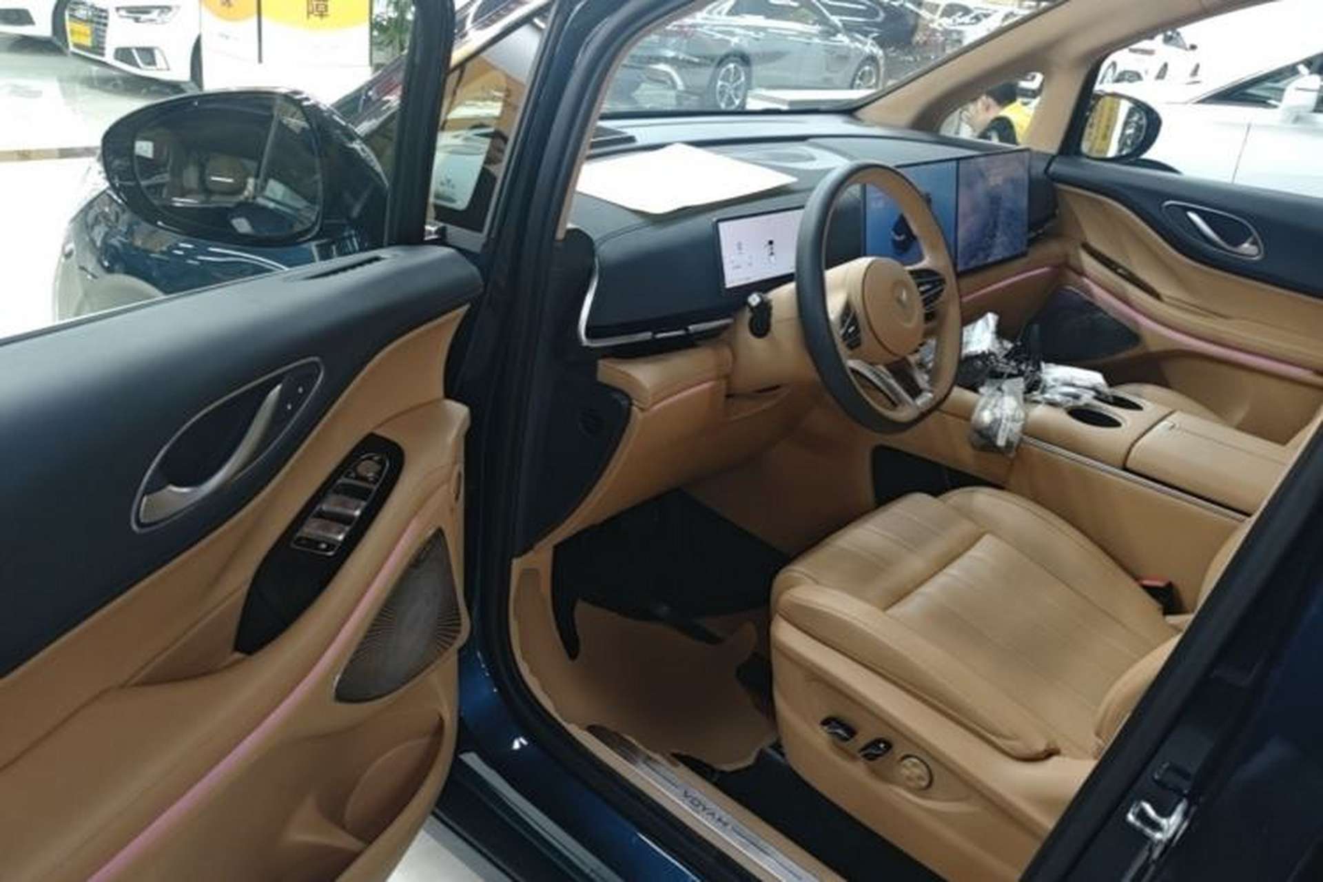 Used VOYAH Dream 2025 PHEV Four-Wheel-Drive Flagship Kunpeng Edition Driver Seat