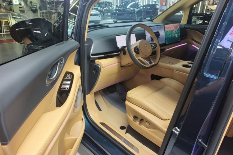 Used VOYAH Dream 2025 PHEV Four-Wheel Drive Prestige Kunpeng Edition Driver Seat