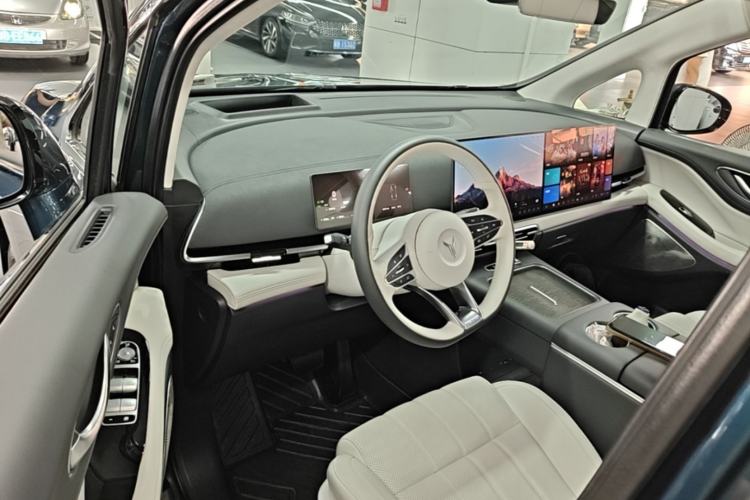 Used VOYAH Dream 2025 PHEV Four-Wheel-Drive Flagship Kunpeng Edition Driver Seat