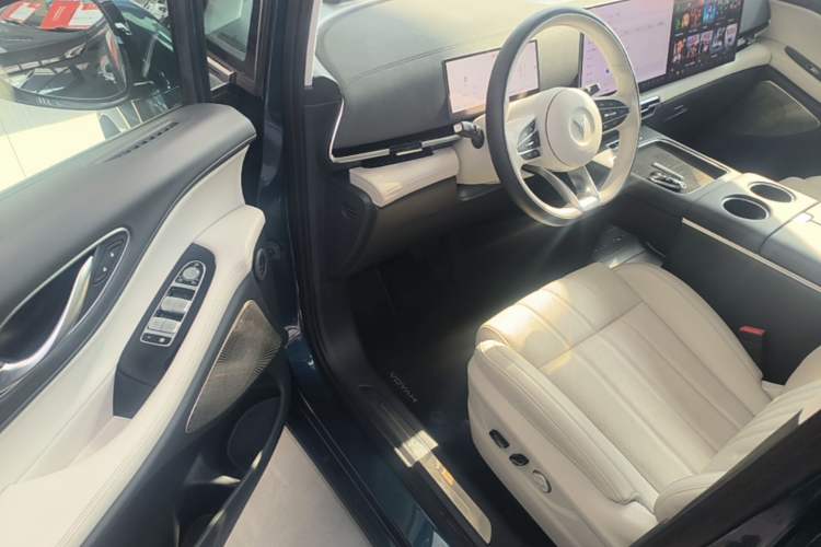 Used VOYAH Dream 2025 PHEV Four-Wheel-Drive Flagship Kunpeng Edition Driver Seat