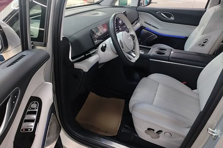 Used VOYAH Dream 2025 EV Four-Wheel Drive Flagship Kunpeng Edition Driver Seat