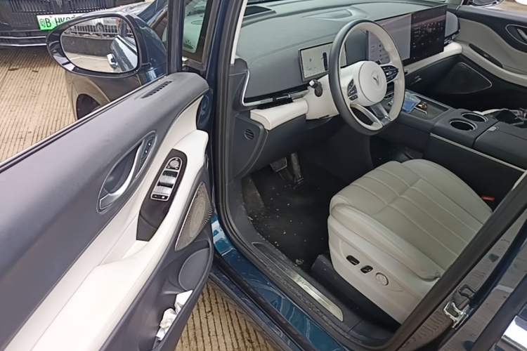 Used VOYAH Dream 2025 PHEV Four-Wheel-Drive Flagship Kunpeng Edition Driver Seat