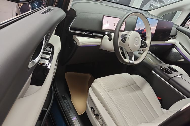 Used VOYAH Dream 2025 PHEV Four-Wheel-Drive Flagship Kunpeng Edition Driver Seat