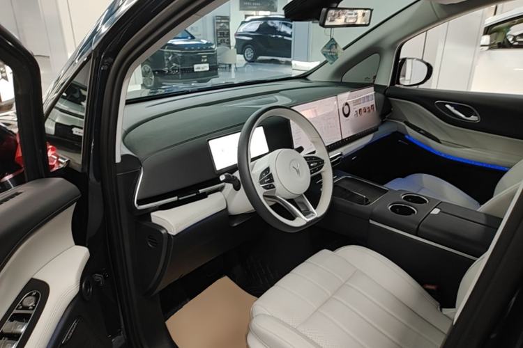 Used VOYAH Dream 2025 PHEV Four-Wheel Drive Excellence Kunpeng Edition Driver Seat
