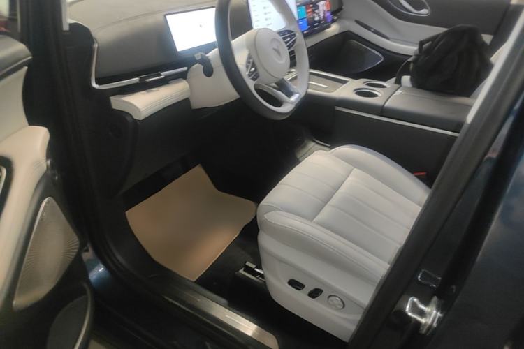 Used VOYAH Dream 2025 PHEV Four-Wheel-Drive Flagship Kunpeng Edition Driver Seat