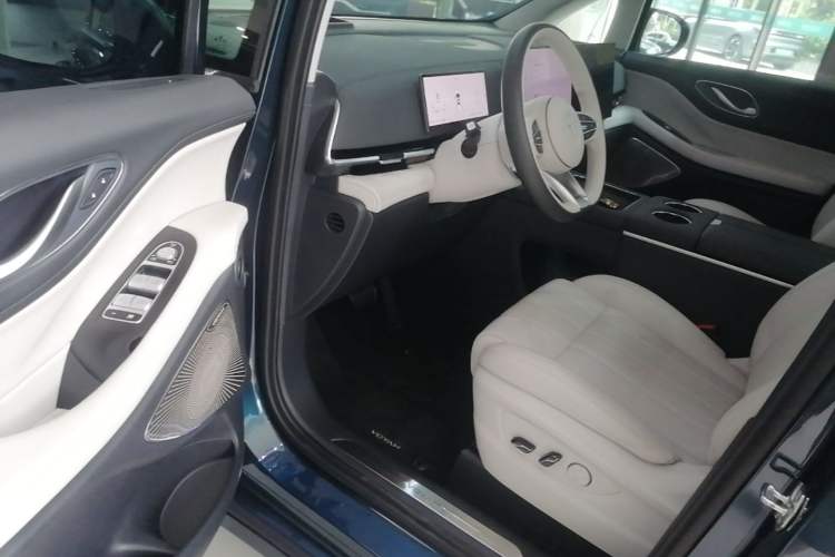 Used VOYAH Dream 2025 PHEV Four-Wheel-Drive Flagship Kunpeng Edition Driver Seat