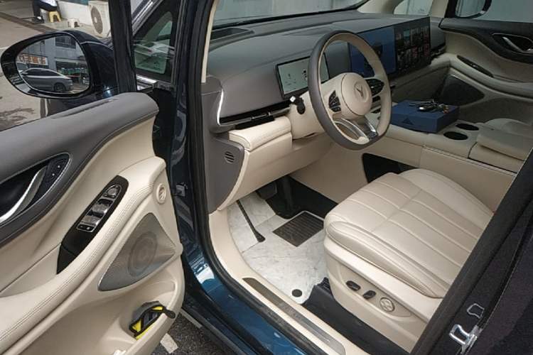 Used VOYAH Dream 2025 PHEV Four-Wheel Drive Prestige Kunpeng Edition Driver Seat