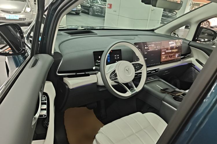 Used VOYAH Dream 2025 PHEV Four-Wheel Drive Prestige Kunpeng Edition Driver Seat