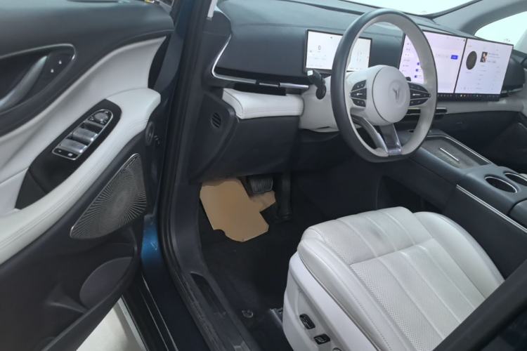Used VOYAH Dream 2025 PHEV Four-Wheel-Drive Flagship Kunpeng Edition Driver Seat