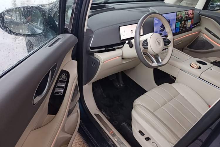 Used VOYAH Dream 2025 PHEV Four-Wheel-Drive Flagship Kunpeng Edition Driver Seat