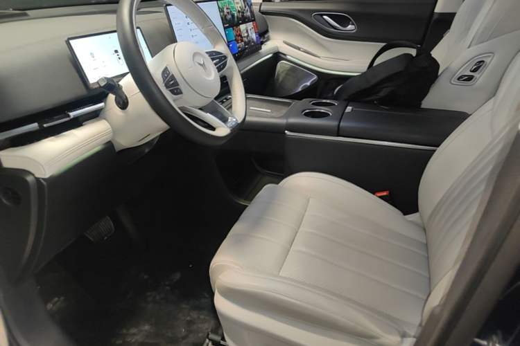 Used VOYAH Dream 2025 PHEV Four-Wheel-Drive Flagship Kunpeng Edition Driver Seat