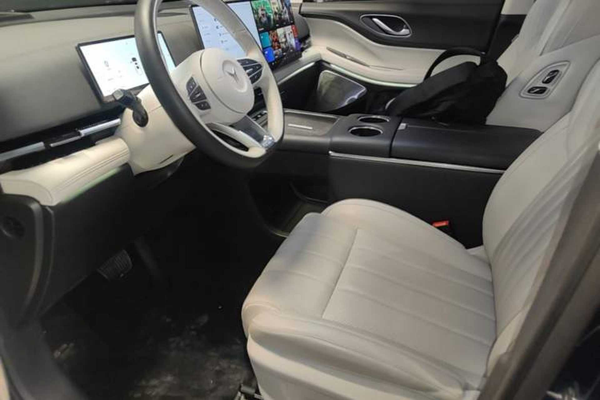Used VOYAH Dream 2025 PHEV Four-Wheel-Drive Flagship Kunpeng Edition Driver Seat
