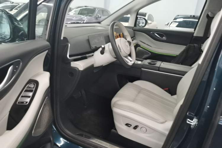 Used VOYAH Dream 2025 PHEV Four-Wheel Drive Prestige Qiankun Edition Driver Seat