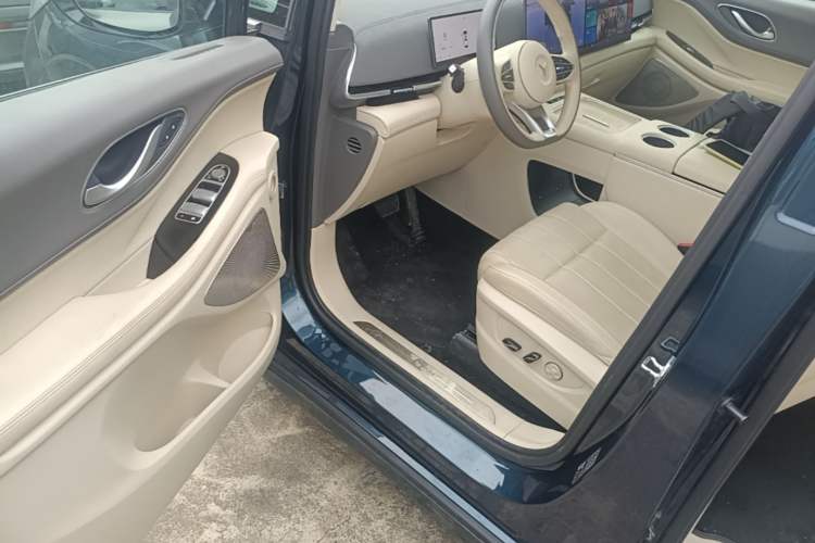 Used VOYAH Dream 2025 PHEV Four-Wheel-Drive Flagship Kunpeng Edition Driver Seat