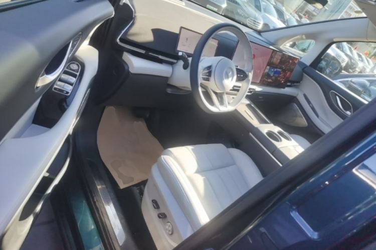Used VOYAH Dream 2025 PHEV Four-Wheel-Drive Flagship Kunpeng Edition Driver Seat