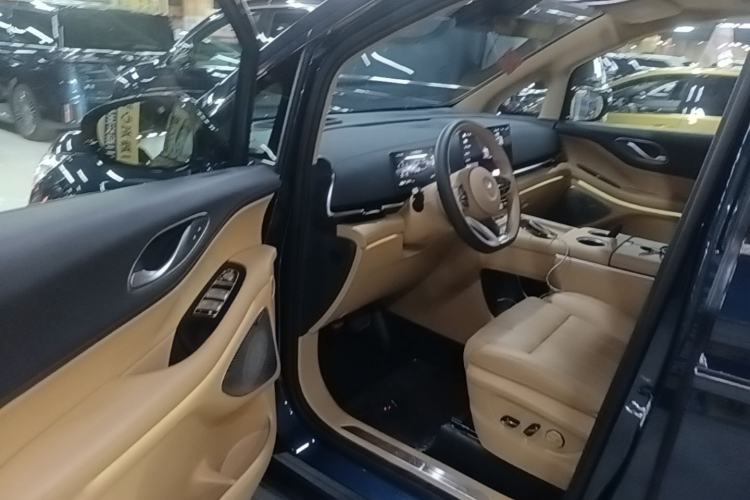 Used VOYAH Dream 2025 PHEV Four-Wheel Drive Prestige Qiankun Edition Driver Seat