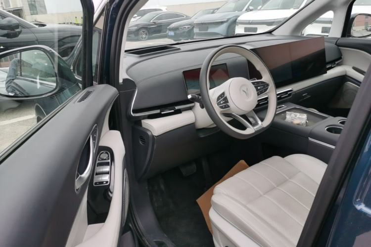 Used VOYAH Dream 2025 PHEV Four-Wheel-Drive Flagship Kunpeng Edition Driver Seat