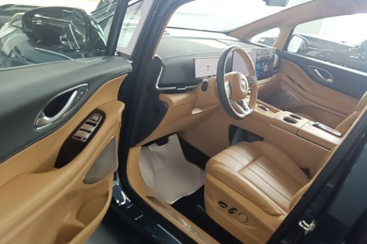 Used VOYAH Dream 2025 PHEV Four-Wheel-Drive Flagship Kunpeng Edition Driver Seat
