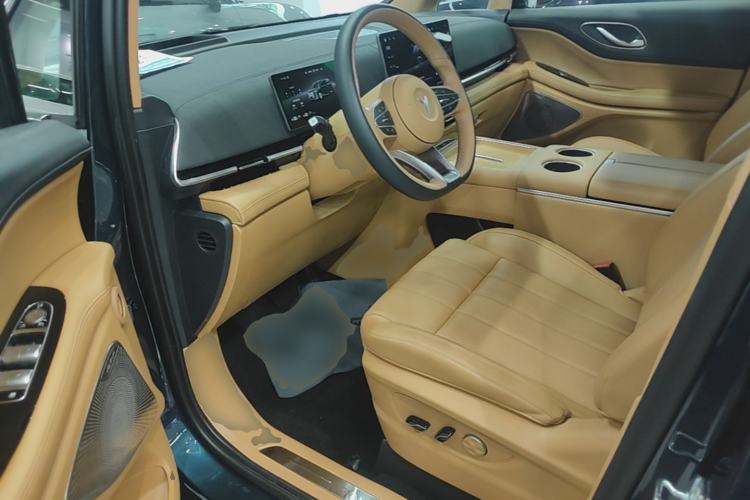 Used VOYAH Dream 2025 PHEV Four-Wheel Drive Prestige Qiankun Edition Driver Seat