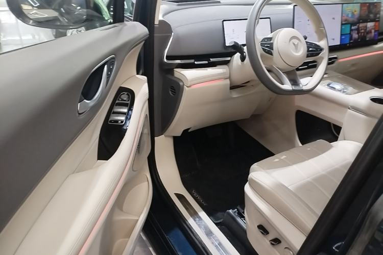Used VOYAH Dream 2025 PHEV Four-Wheel-Drive Flagship Kunpeng Edition Driver Seat