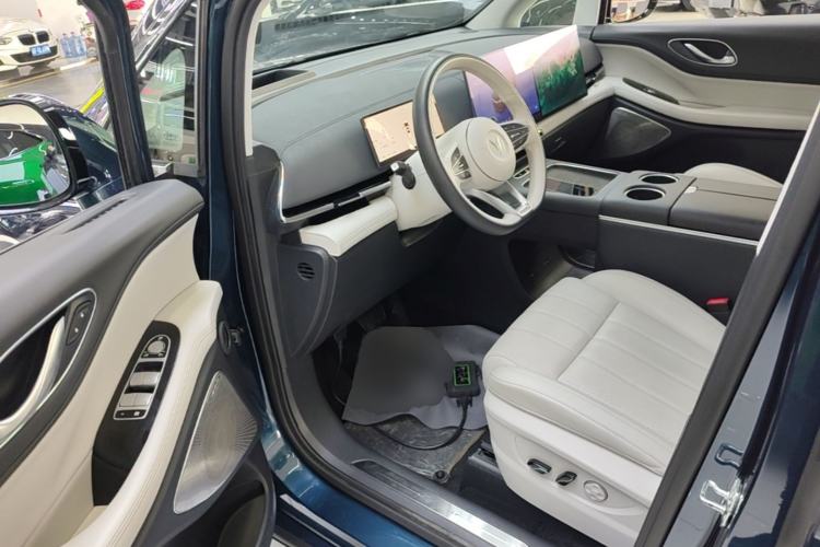 Used VOYAH Dream 2025 PHEV Four-Wheel-Drive Flagship Kunpeng Edition Driver Seat