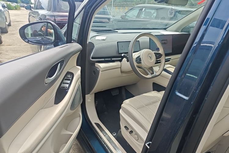 Used VOYAH Dream 2025 PHEV Four-Wheel-Drive Flagship Kunpeng Edition Driver Seat