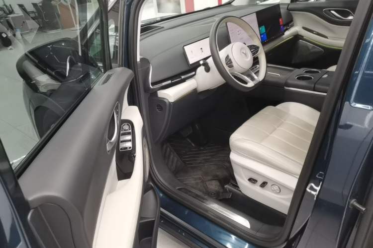 Used VOYAH Dream 2025 PHEV Four-Wheel-Drive Flagship Kunpeng Edition Driver Seat