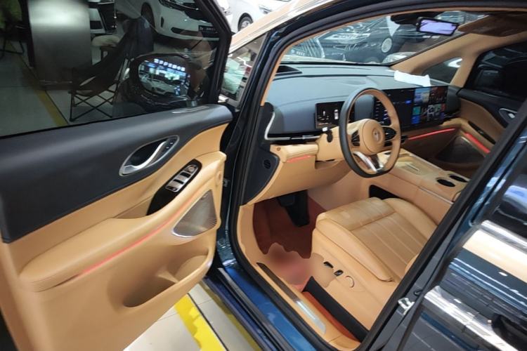 Used VOYAH Dream 2025 PHEV Four-Wheel-Drive Flagship Kunpeng Edition Driver Seat