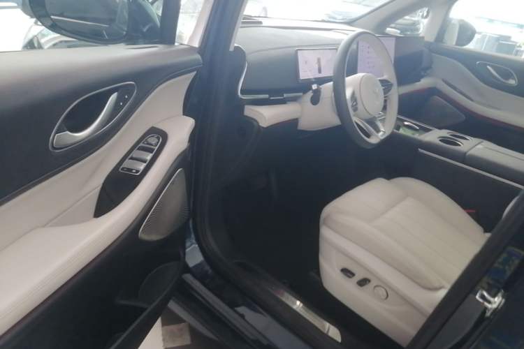 Used VOYAH Dream 2025 PHEV Four-Wheel-Drive Flagship Kunpeng Edition Driver Seat