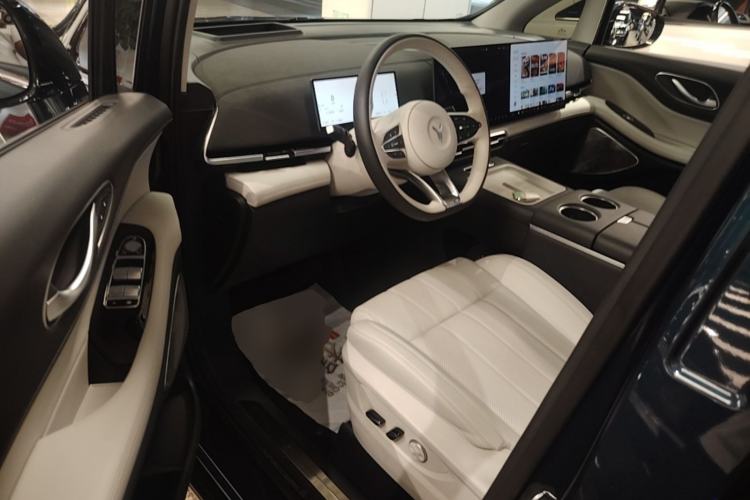 Used VOYAH Dream 2025 PHEV Four-Wheel Drive Prestige Kunpeng Edition Driver Seat
