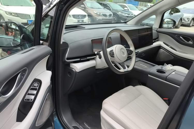 Used VOYAH Dream 2025 PHEV Four-Wheel-Drive Flagship Kunpeng Edition Driver Seat