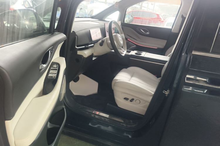 Used VOYAH Dream 2025 PHEV Four-Wheel-Drive Flagship Kunpeng Edition Driver Seat