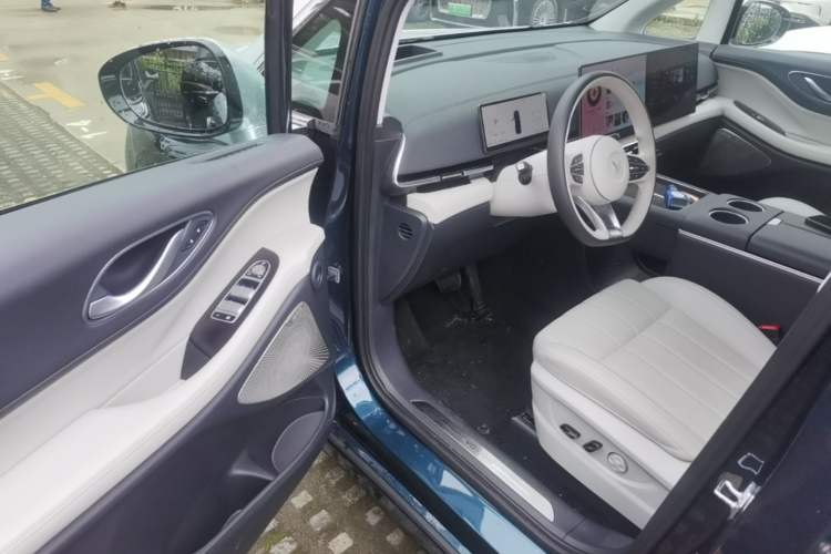 Used VOYAH Dream 2025 PHEV Four-Wheel-Drive Flagship Kunpeng Edition Driver Seat