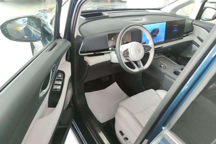 Used VOYAH Dream 2025 PHEV Four-Wheel-Drive Flagship Kunpeng Edition Driver Seat