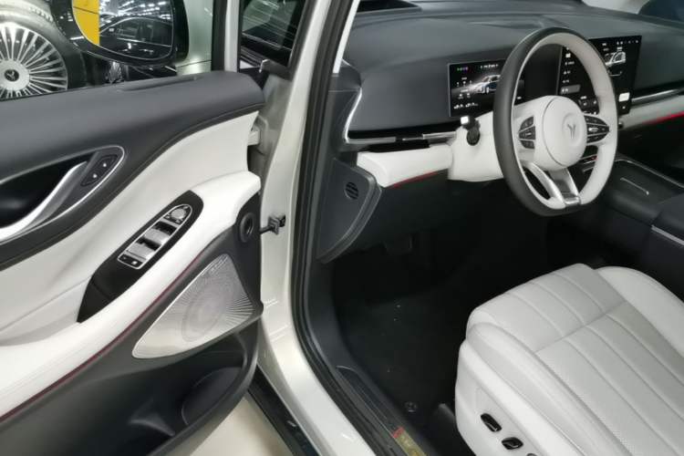 Used VOYAH Dream 2025 PHEV Four-Wheel-Drive Flagship Version – Qiankun Edition Driver Seat
