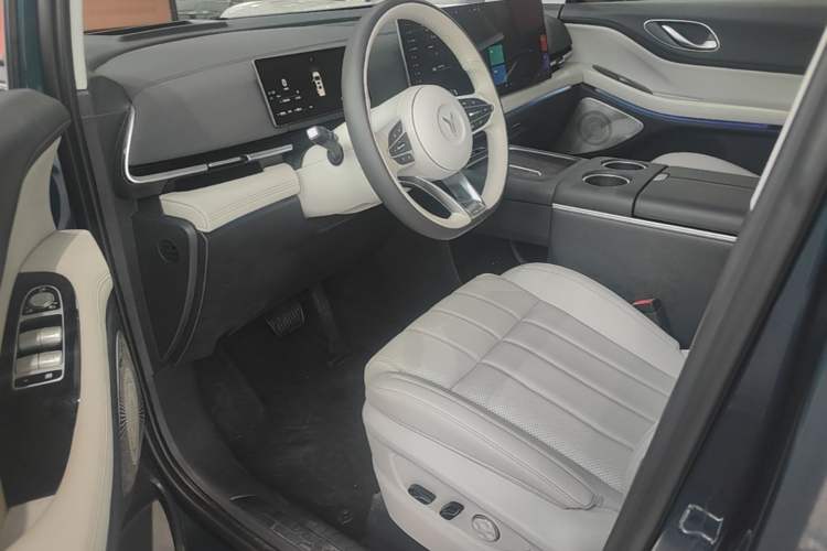 Used VOYAH Dream 2025 PHEV Four-Wheel-Drive Flagship Kunpeng Edition Driver Seat
