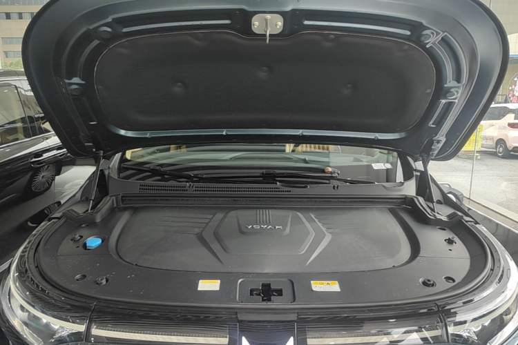 Used VOYAH Dream 2025 PHEV Four-Wheel-Drive Flagship Kunpeng Edition Engine Bay