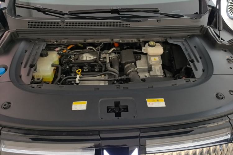 Used VOYAH Dream 2025 PHEV Four-Wheel-Drive Flagship Kunpeng Edition Engine Bay