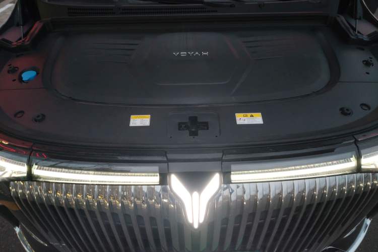 Used VOYAH Dream 2025 PHEV Four-Wheel Drive Excellence Kunpeng Edition Engine Bay