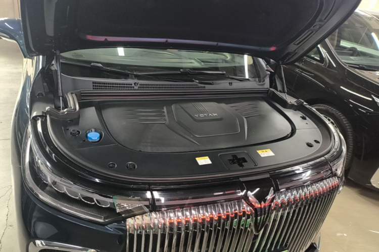 Used VOYAH Dream 2025 PHEV Four-Wheel-Drive Flagship Kunpeng Edition Engine Bay