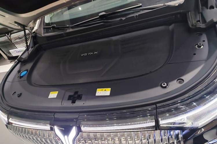 Used VOYAH Dream 2025 PHEV Four-Wheel-Drive Flagship Version – Qiankun Edition Engine Bay