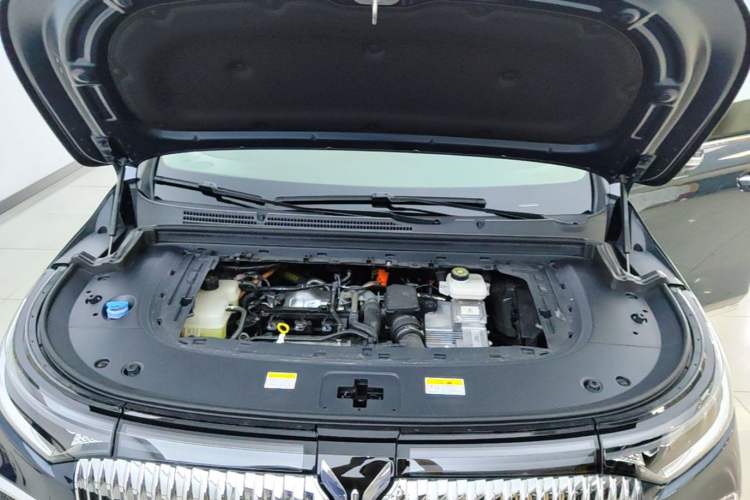 Used VOYAH Dream 2025 PHEV Four-Wheel Drive Excellence Kunpeng Edition Engine Bay