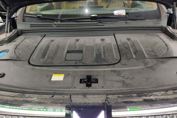 Used VOYAH Dream 2025 EV Four-Wheel Drive Prestige Qiankun Edition Engine Bay