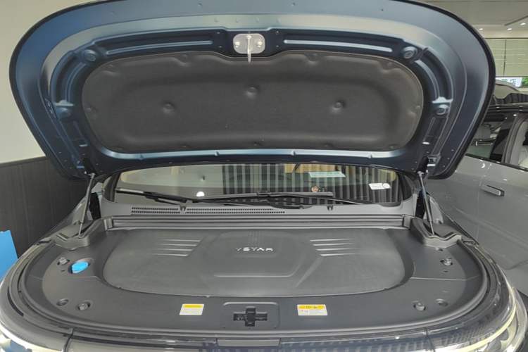 Used VOYAH Dream 2025 PHEV Four-Wheel-Drive Flagship Kunpeng Edition Engine Bay