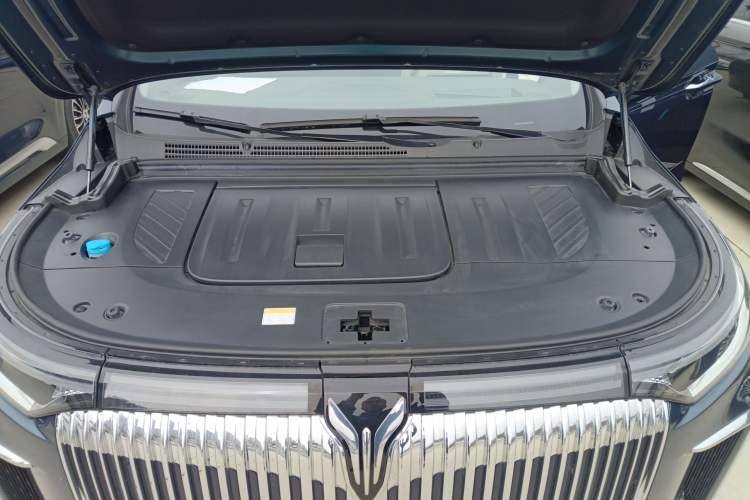 Used VOYAH Dream 2025 EV Four-Wheel Drive Flagship Kunpeng Edition Engine Bay