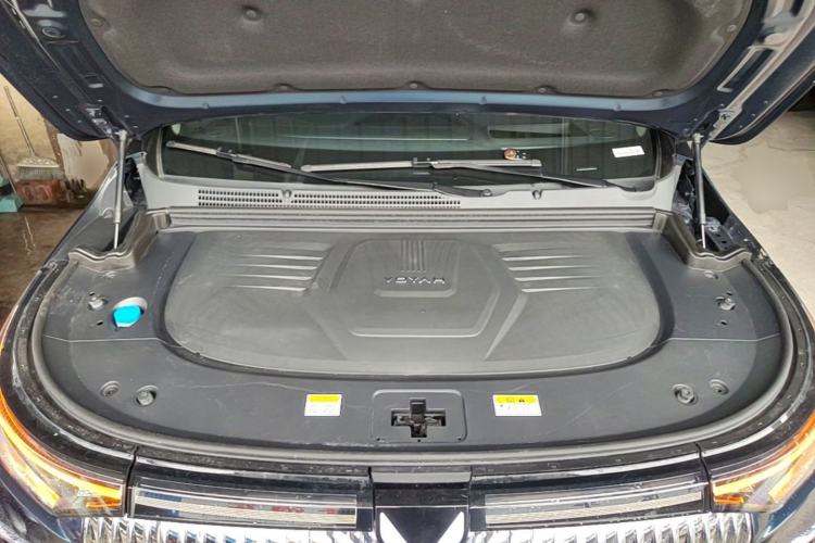 Used VOYAH Dream 2025 PHEV Four-Wheel-Drive Flagship Kunpeng Edition Engine Bay