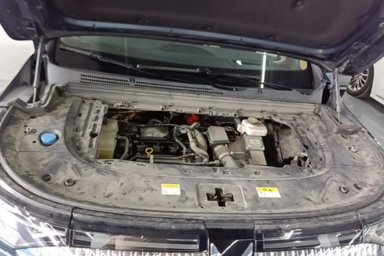 Used VOYAH Dream 2025 PHEV Four-Wheel-Drive Flagship Kunpeng Edition Engine Bay