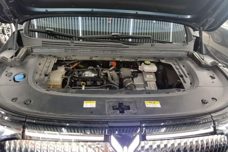 Used VOYAH Dream 2025 PHEV Four-Wheel-Drive Flagship Kunpeng Edition Engine Bay