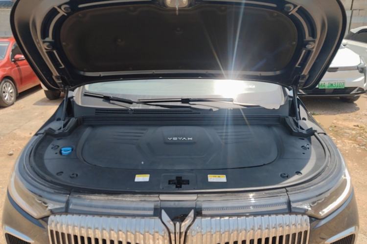 Used VOYAH Dream 2025 PHEV Four-Wheel-Drive Flagship Kunpeng Edition Engine Bay