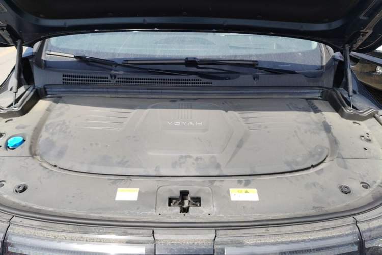 Used VOYAH Dream 2025 PHEV Four-Wheel-Drive Flagship Kunpeng Edition Engine Bay